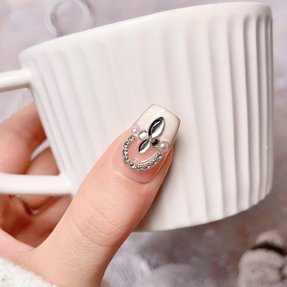10 adet Kısa Trapez El Yapımı  - Nail Art Queen incelemesi ve fiyatı